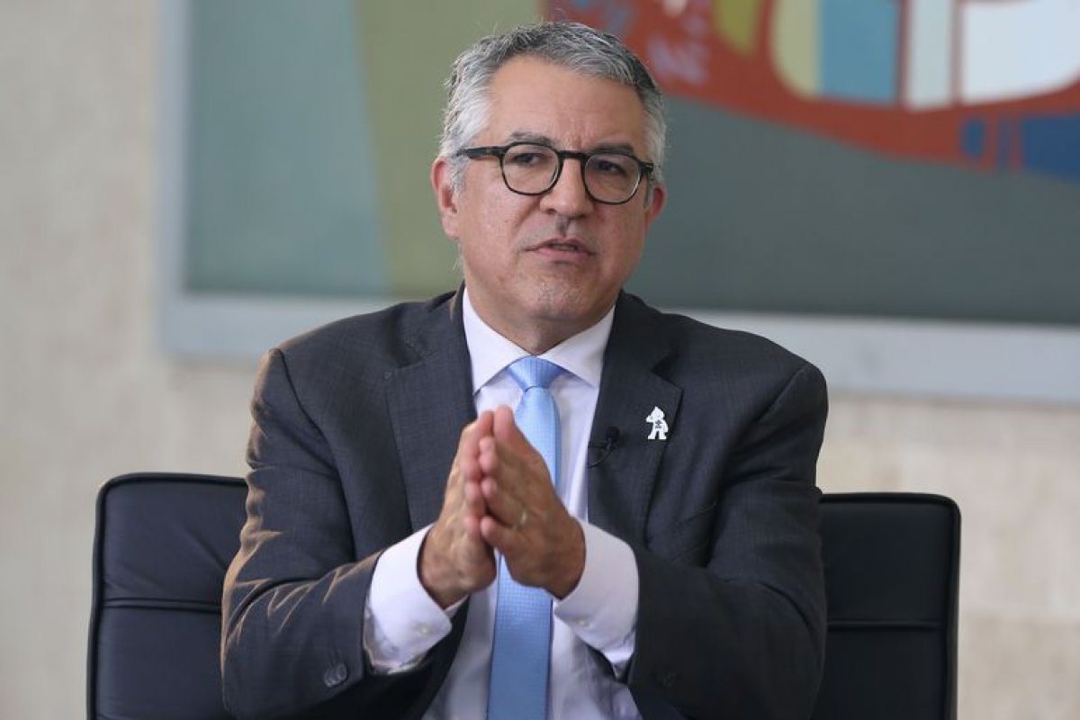 "Condeno qualquer ato que danifique processos produtivos", diz Padilha sobre invasões do MST