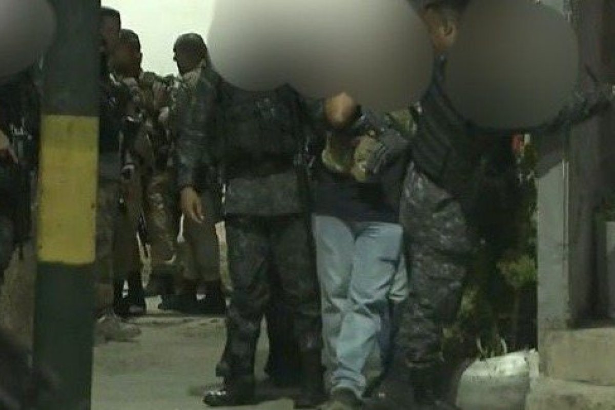 Bope negocia com suspeitos e reféns são liberados em Tancredo Neves
