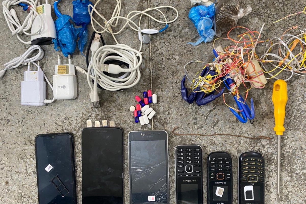 Celulares e drogas são encontrados dentro do Conjunto Penal de Juazeiro