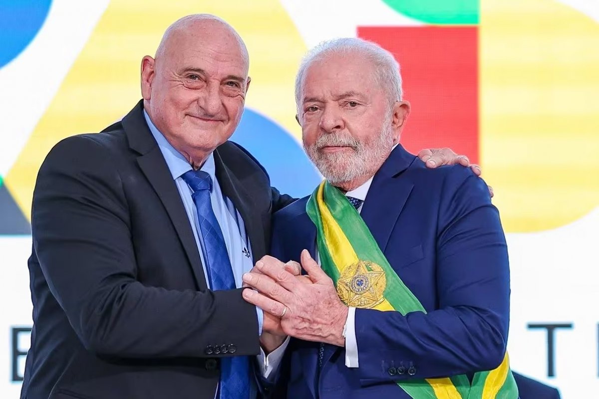 Lula comenta demissão de Gonçalves Dias do GSI: 'Saiu por conta própria'