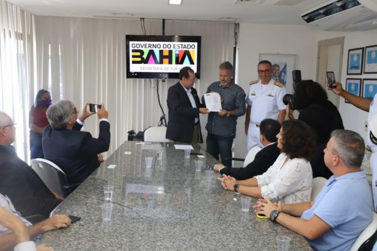 Dois navios serão afundados na Baía de Todos os Santos por determinação da Setur