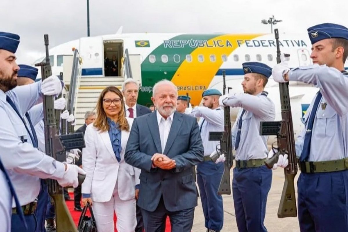 Lula desembarca em Portugal, onde ficará seis dias na Europa para encontros com autoridades