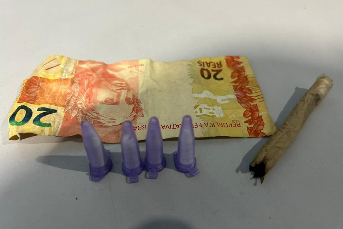 Homem é flagrado vendendo drogas no primeiro dia da Micareta de Feira de Santana 