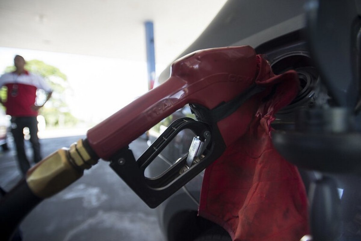 Preço do diesel volta ao patamar pré-guerra na Ucrânia, diz ANP
