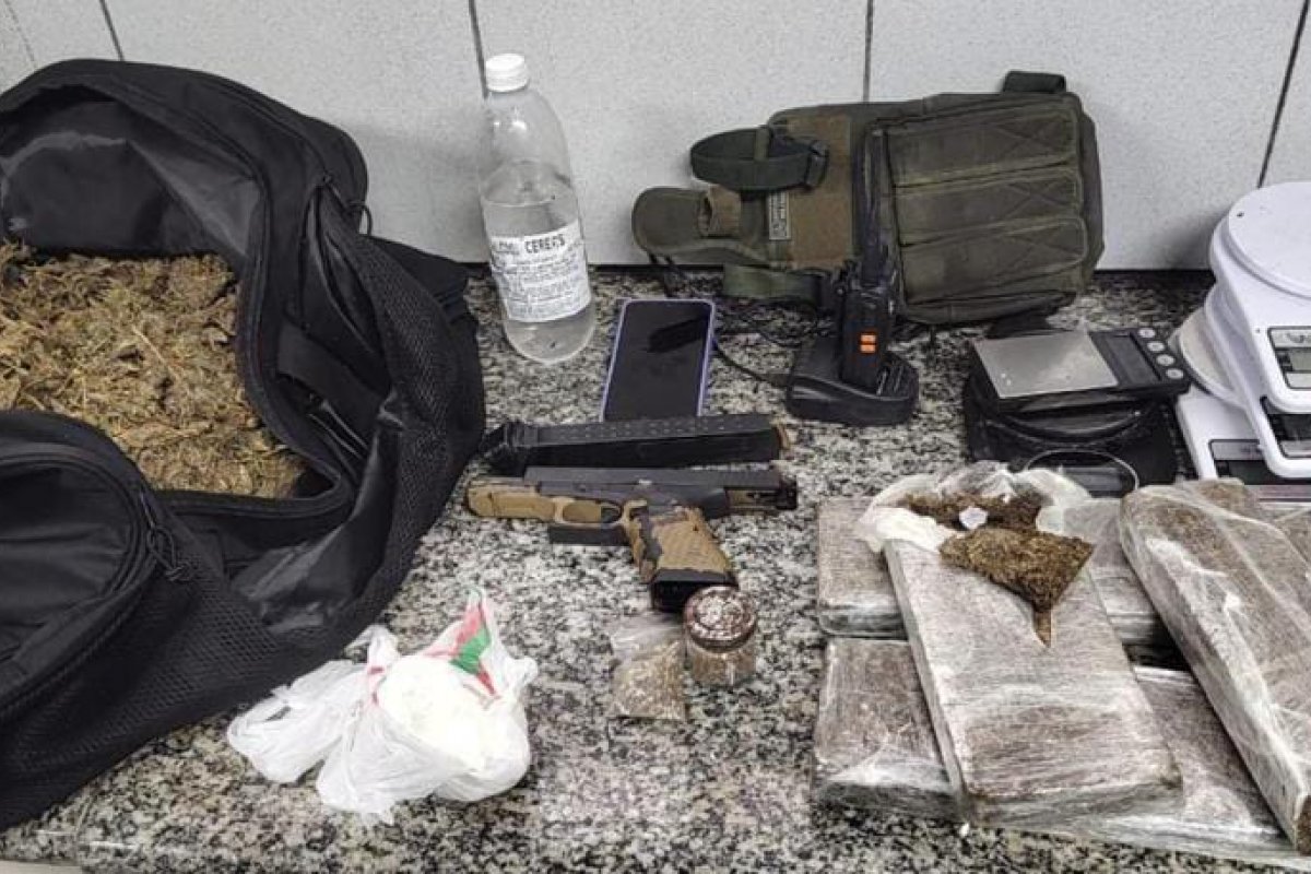 Pistola austríaca e drogas são apreendidas na Ondina, em Salvador
