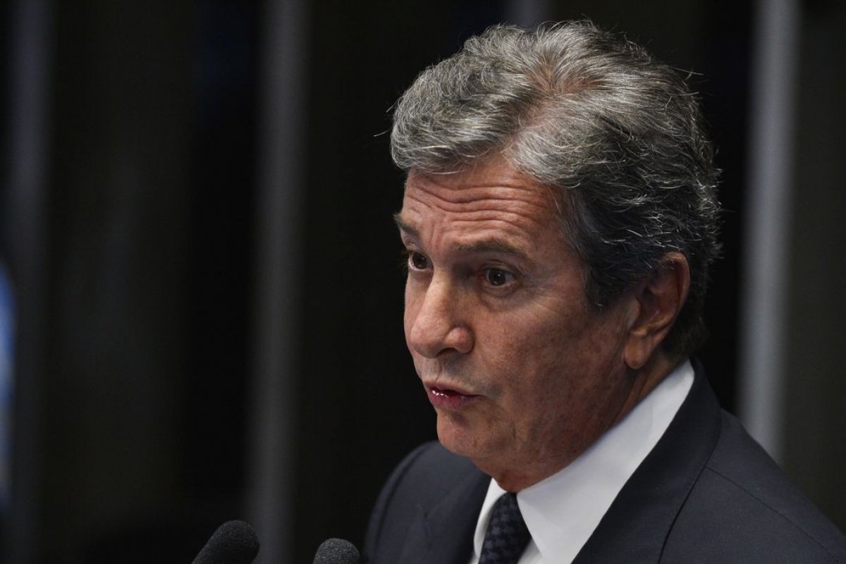 Collor parcela em 60 vezes dívida de IPVA de carros de luxo