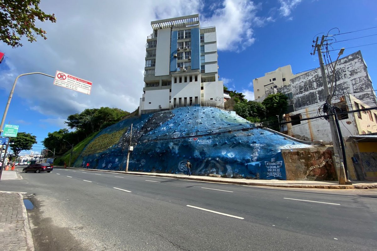 Vídeo: prefeitura entrega obra de contenção de encosta no Rio Vermelho, em Salvador 