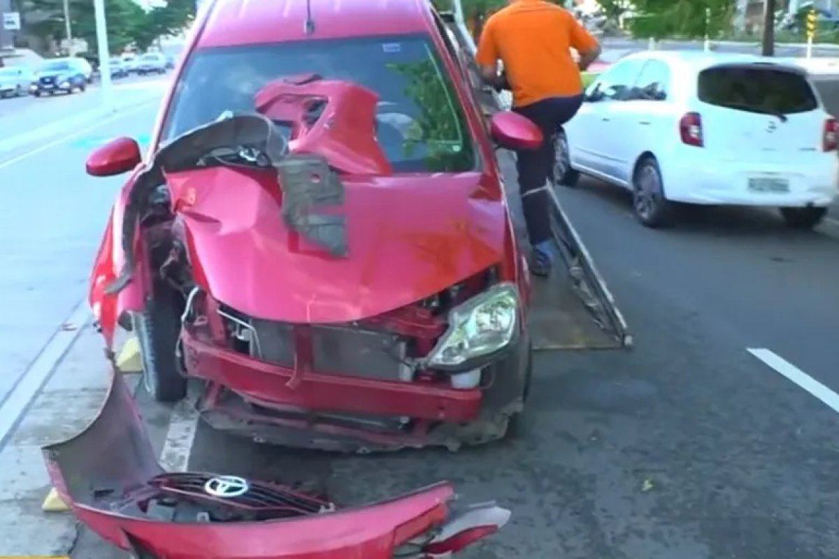 Motoristas sofrem acidentes em Salvador durante a madrugada