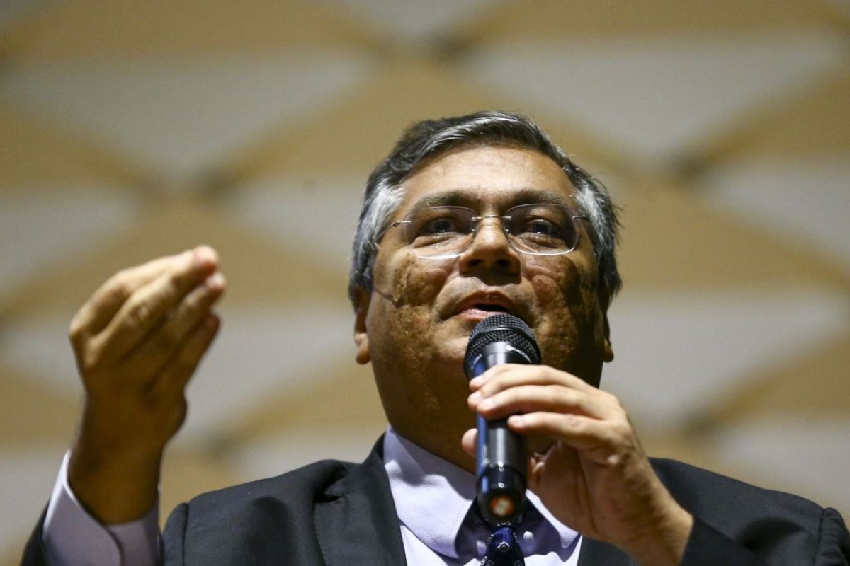 Dino diz que governo brasileiro buscará Thiago Brennand 'com brevidade' 
