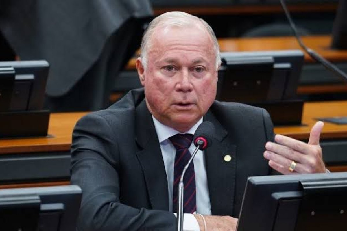 Azi diz que postura de Jerônimo frente à oposição é 'antidemocrática'