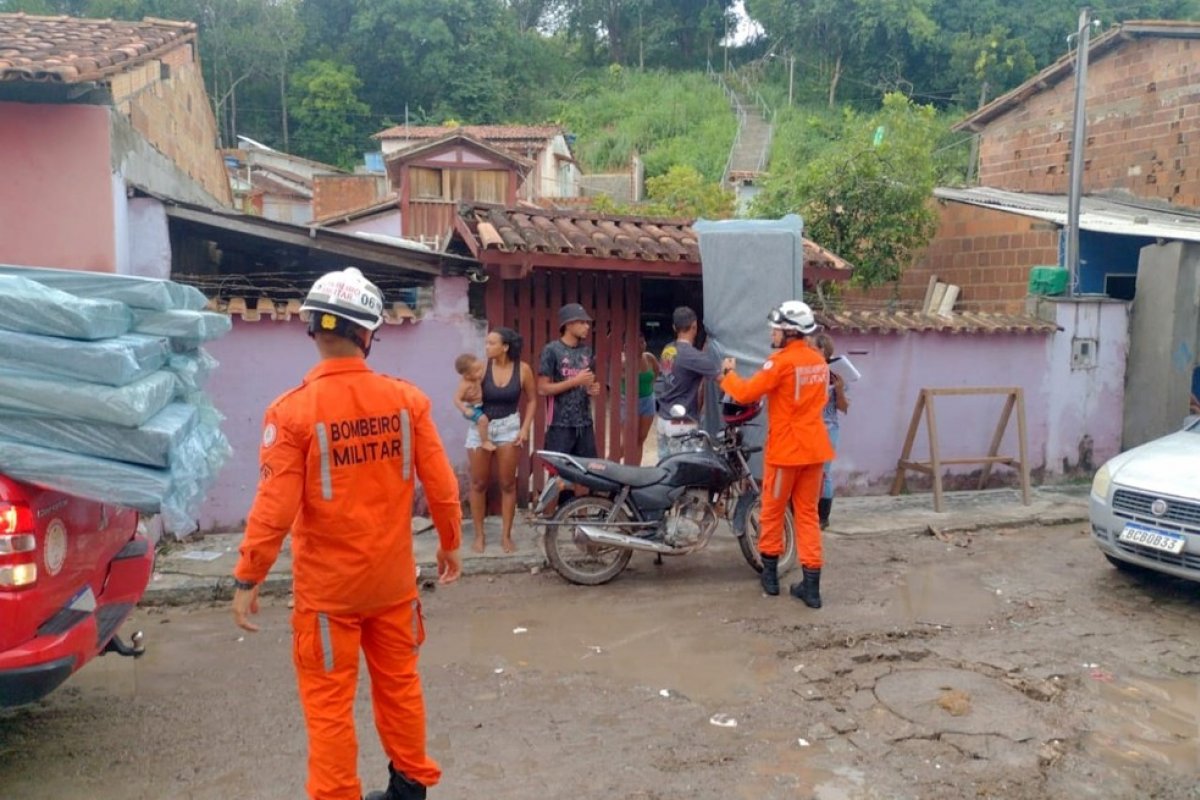 Novo boletim da Defesa Civil da Bahia registra 9.261 desalojados e 74 desabrigados no estado por conta das chuvas