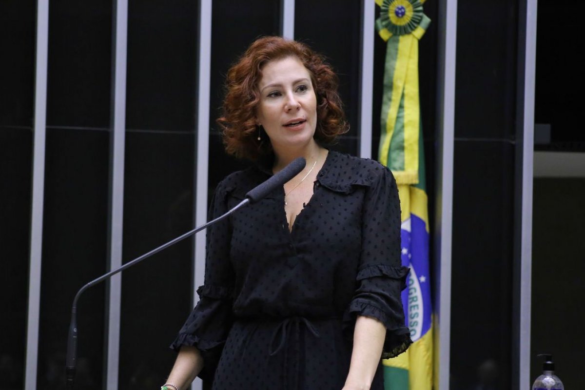 Vídeo: Carla Zambelli faz vaquinha online para custear condenações