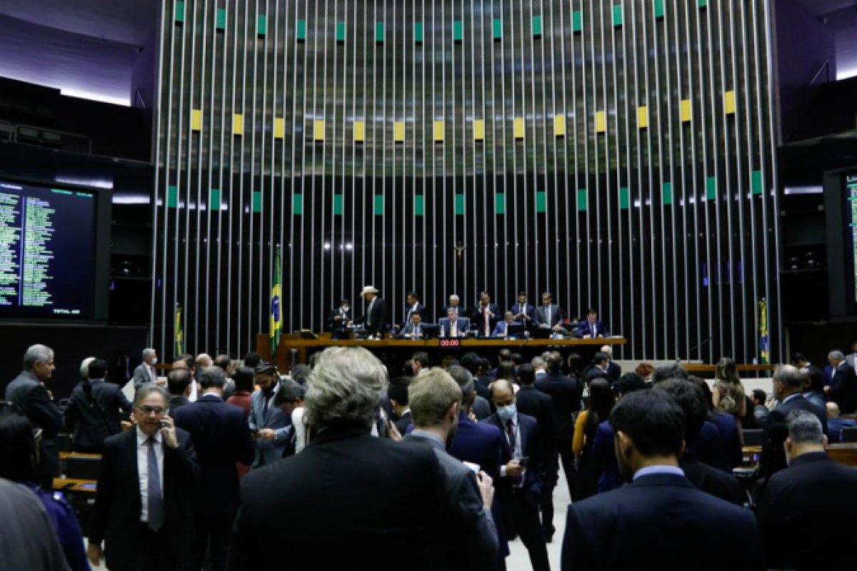 Parlamentares formam grupo para discutir Leis trabalhistas 