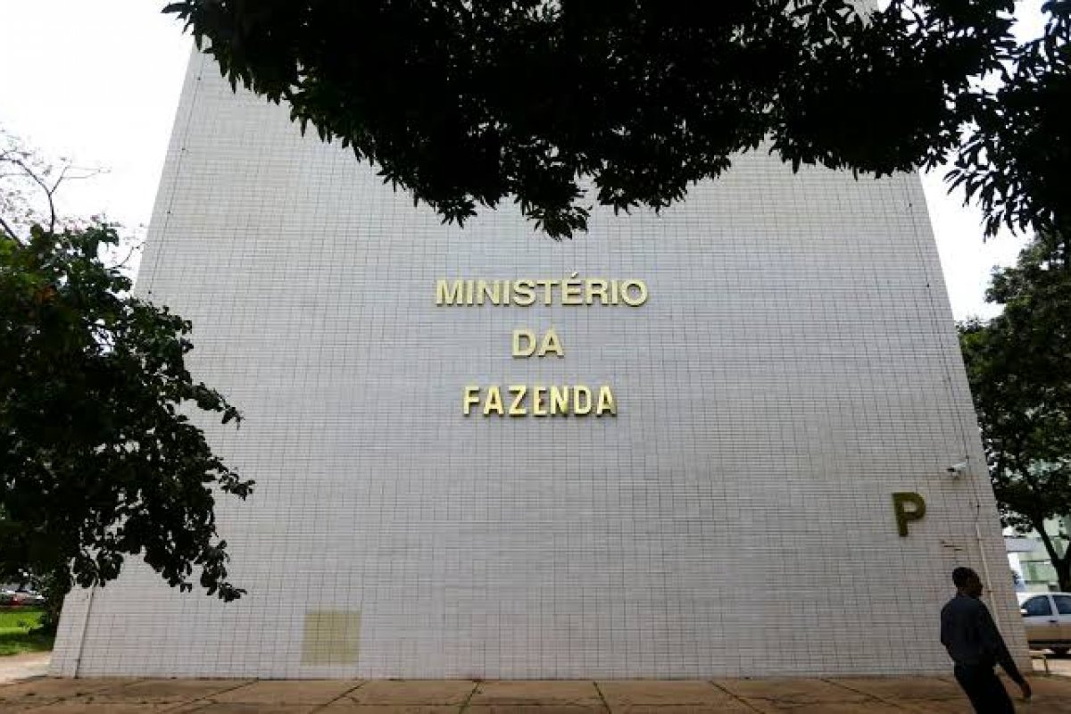 Déficit primário do setor público consolidado atinge R$ 14,2 bilhões em março