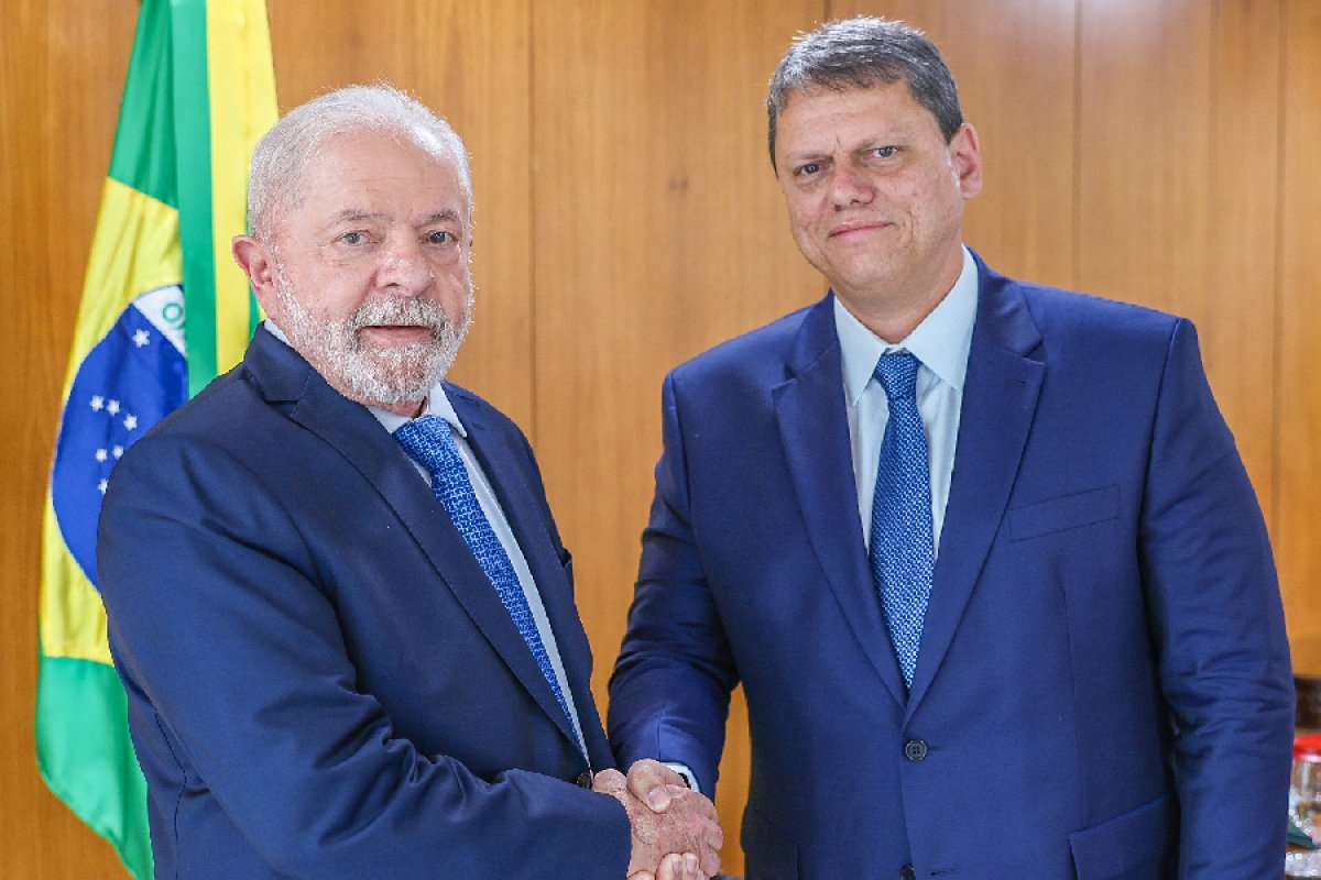Governador de São Paulo liga para Lula e pede desculpa por fake news