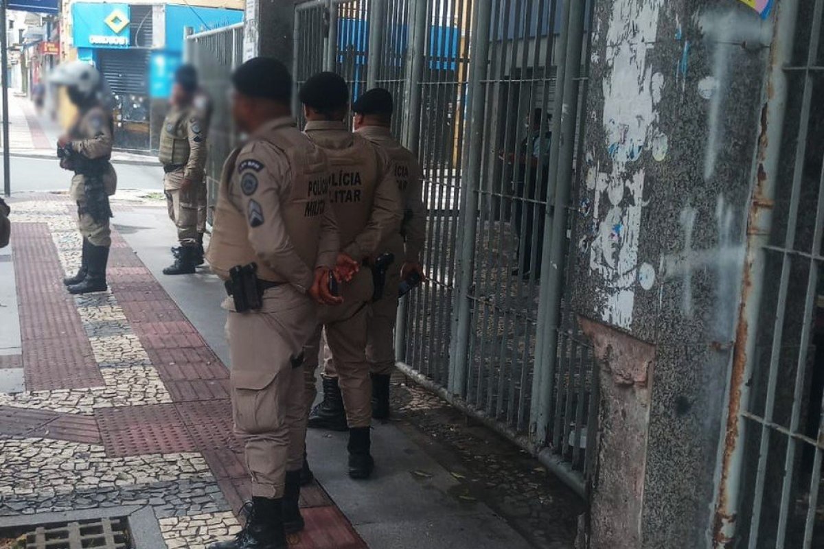 Trio rouba duas armas de vigilantes da Caixa na Avenida Sete