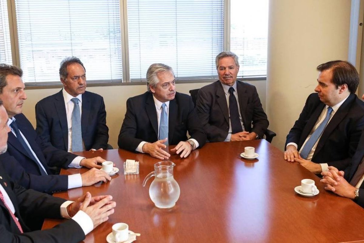 Bolsonaro cancela ida de ministro para a posse do novo presidente da Argentina