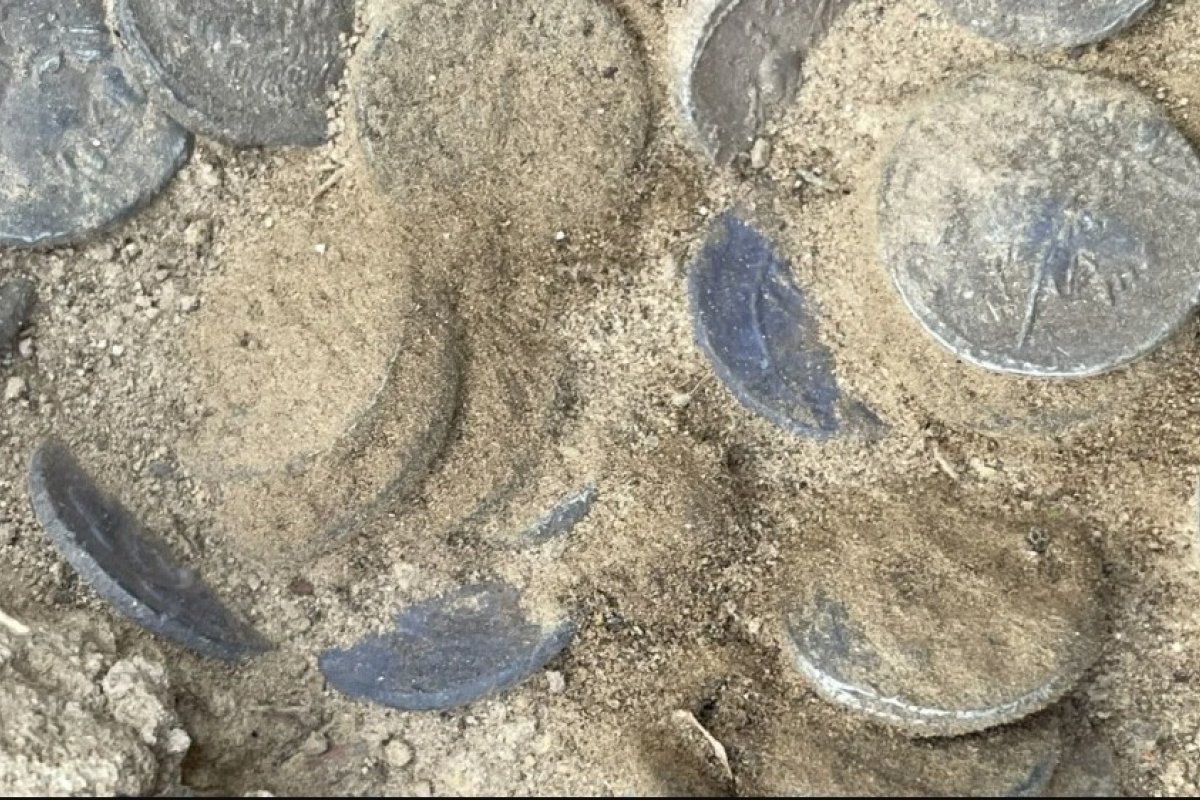 Dezenas de moedas romanas raras são encontradas na Itália  