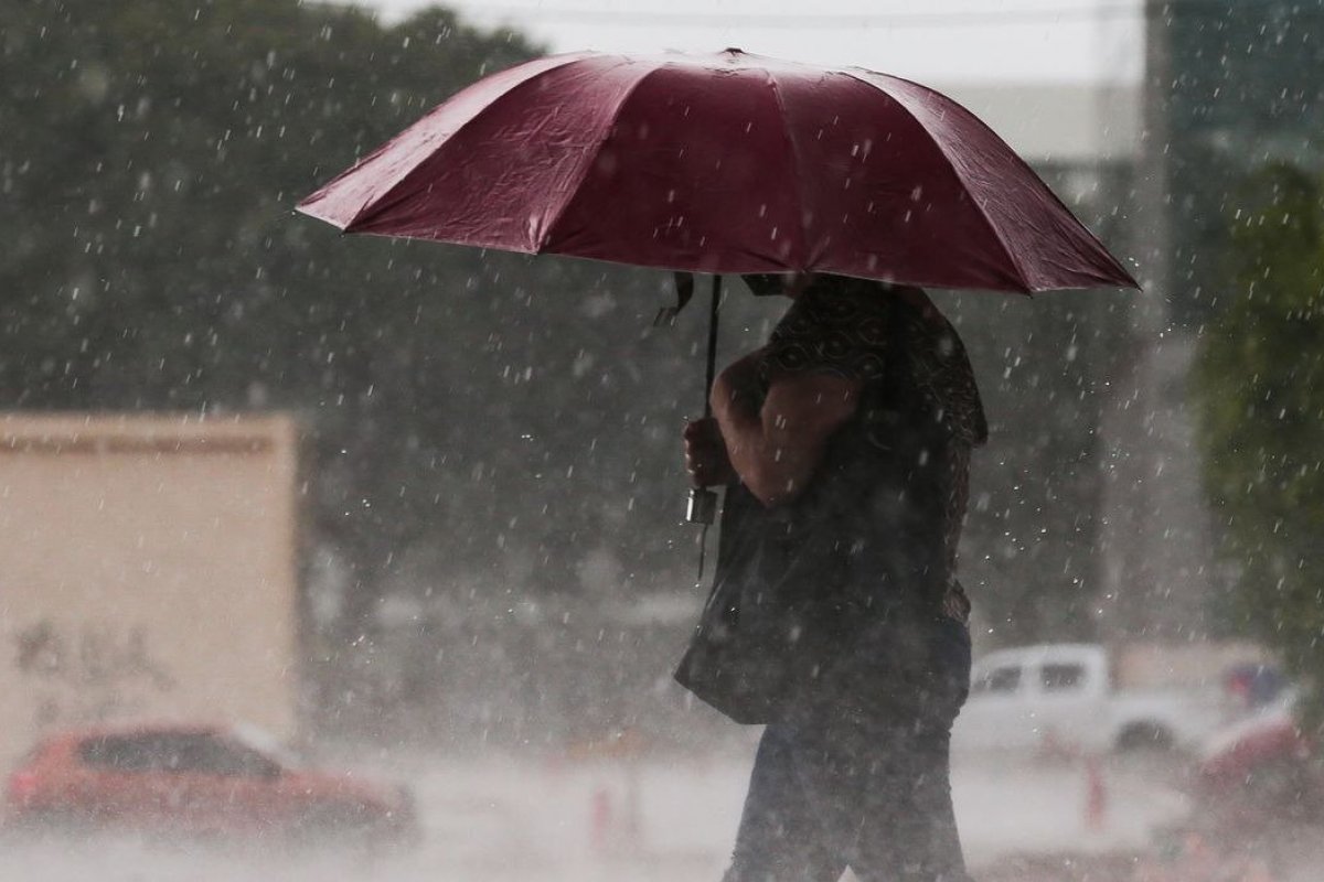 Tempo chuvoso deve predominar em Salvador ao longo desta semana, diz Codesal