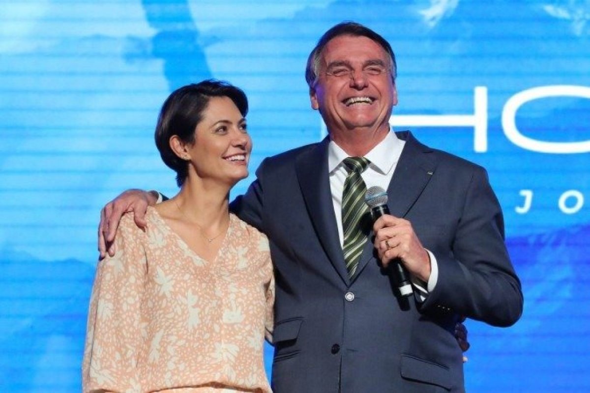 PF apreende celulares de Bolsonaro e Michelle em operação da Polícia Federal