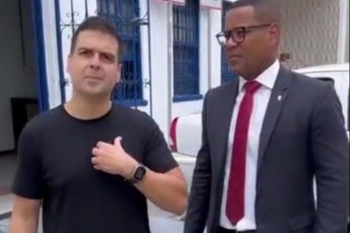 Vídeo: Marcelo Castro comparece à delegacia e diz estar  "a disposição"