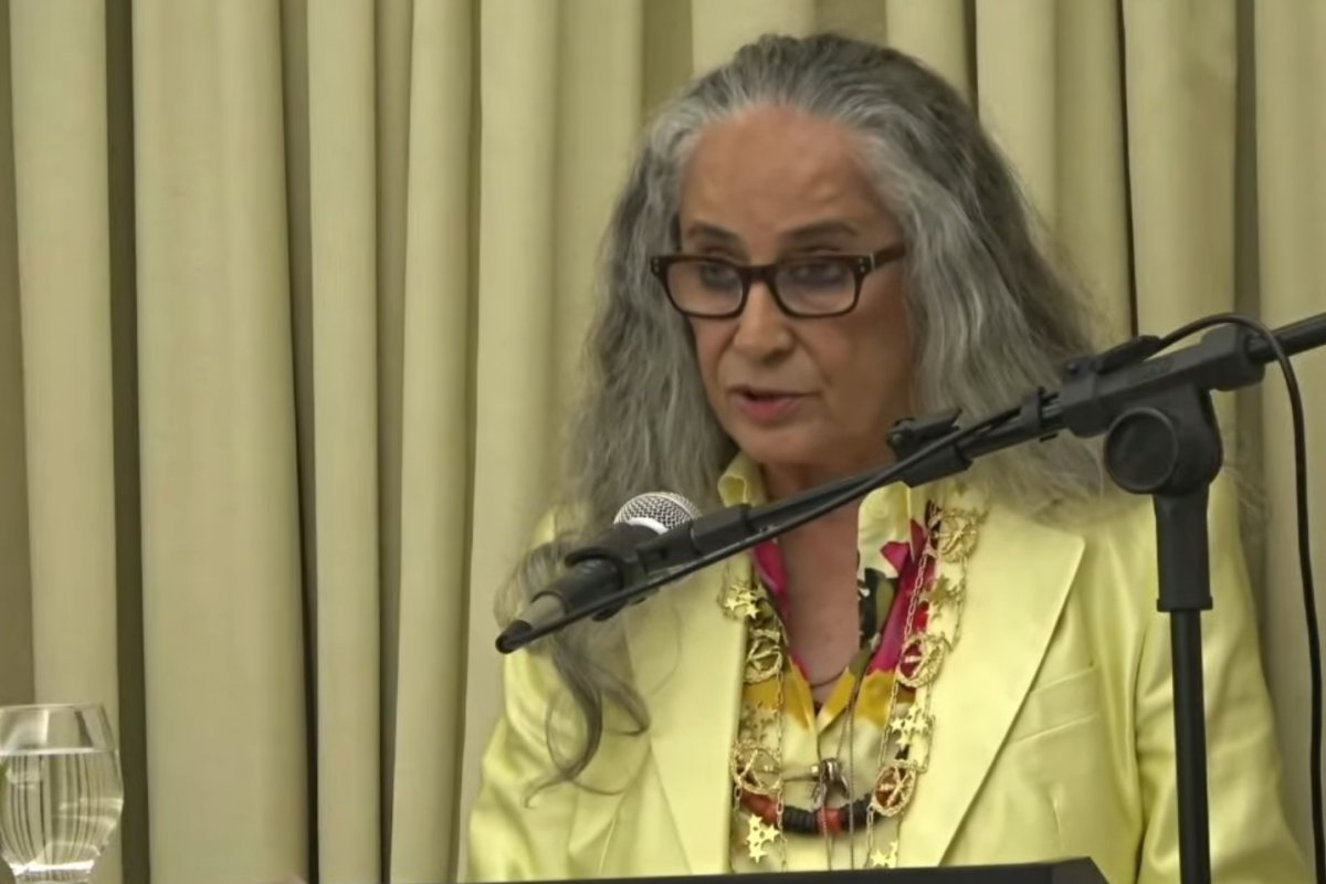 Maria Bethânia toma posse como imortal da Academia de Letras da Bahia