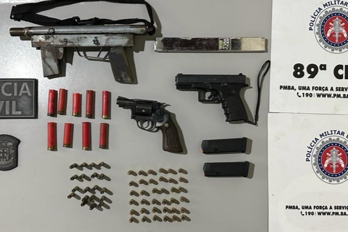Submetralhadora, pistola e revólver são apreendidos pela PM em Nova Viçosa