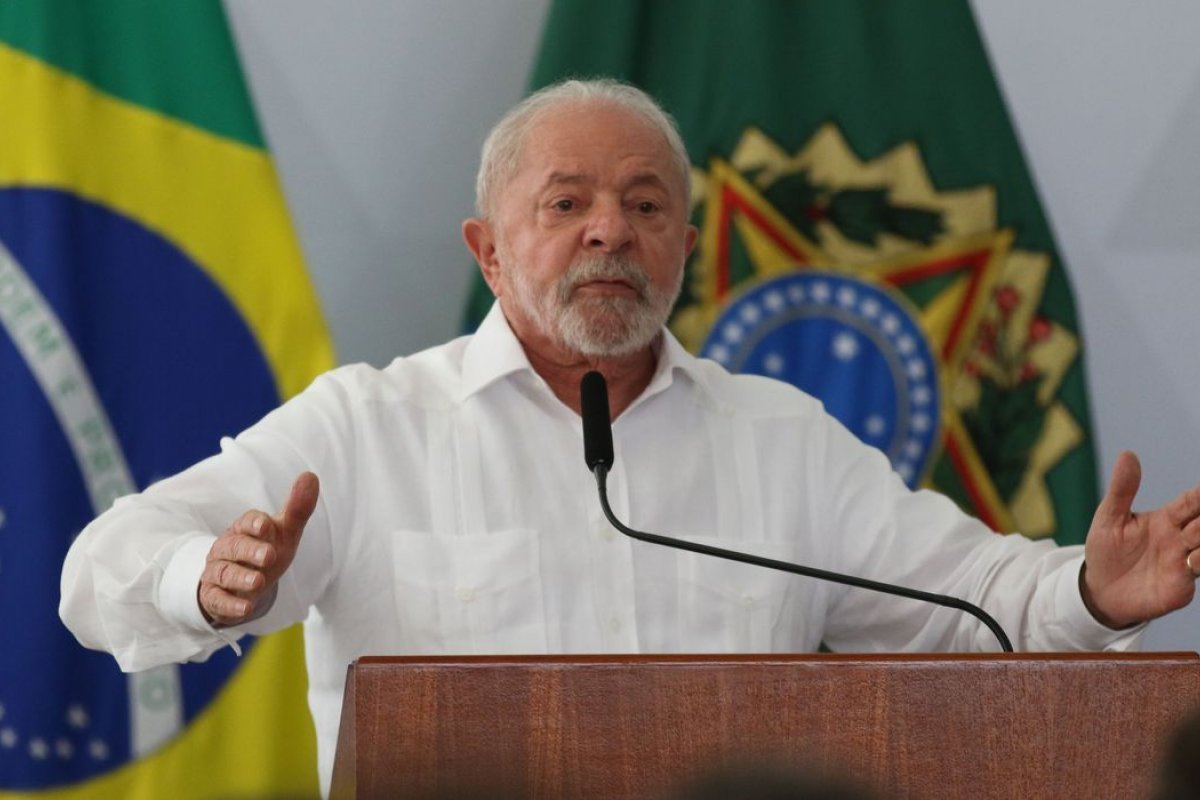 Lula critica preços de automóveis e afirma que "R$90 mil não é popular"