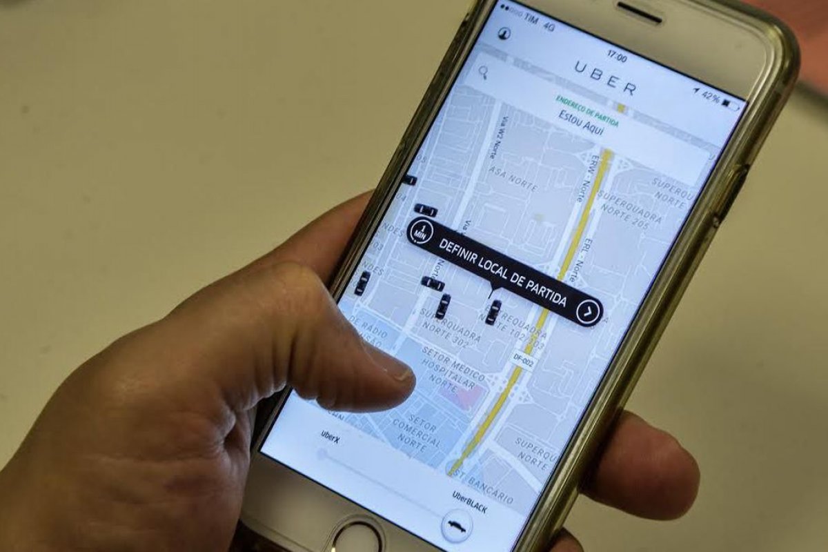 Mochilas e roupas são os itens mais esquecidos no Uber, aponta levatamento da empresa 