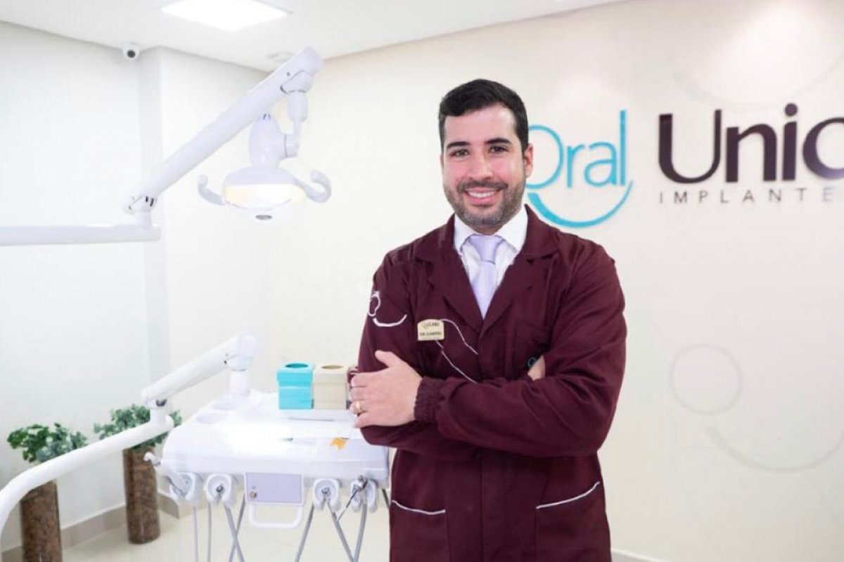 Clínica referência em implantes dentários comemora quatro anos de sucesso na capital baiana! 
