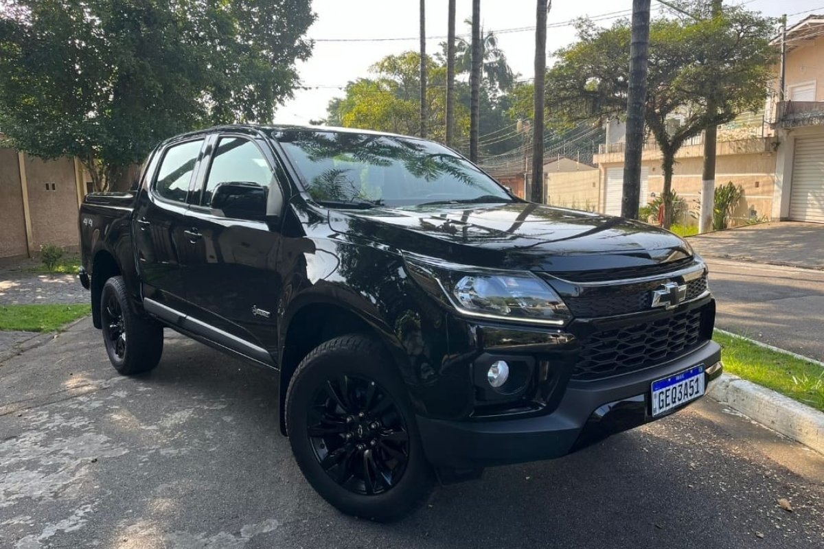 Farol da Bahia testa a nova Chevrolet S10 Midnight