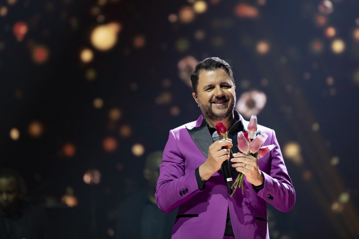 Maurício Manieri faz show em homenagem ao Dia das Mães em Salvador