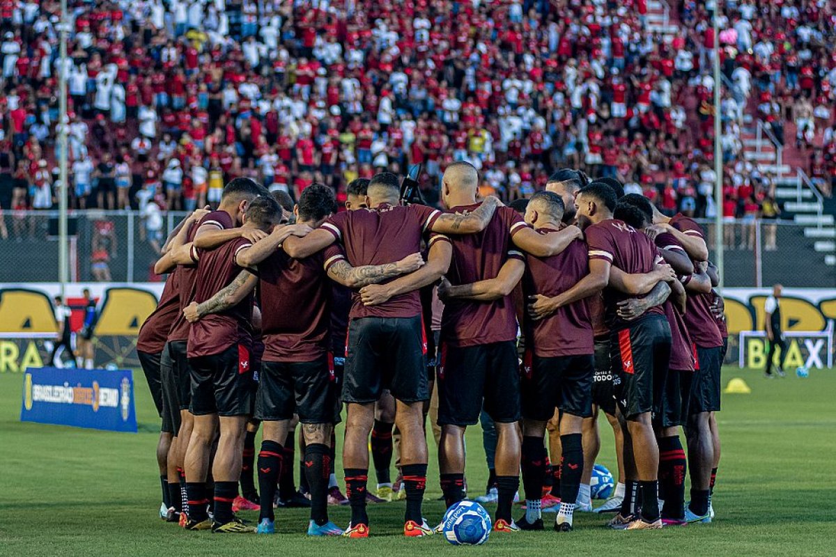 Fora de casa, Vitória busca liderança da Série B contra o Ceará