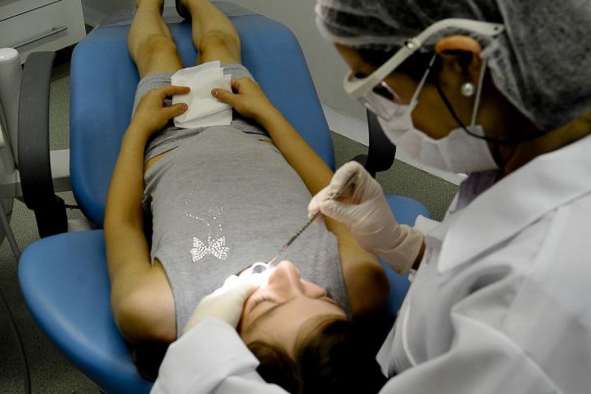 Mais de 14 milhões de brasileiros não possuem dentes, diz estudo  
