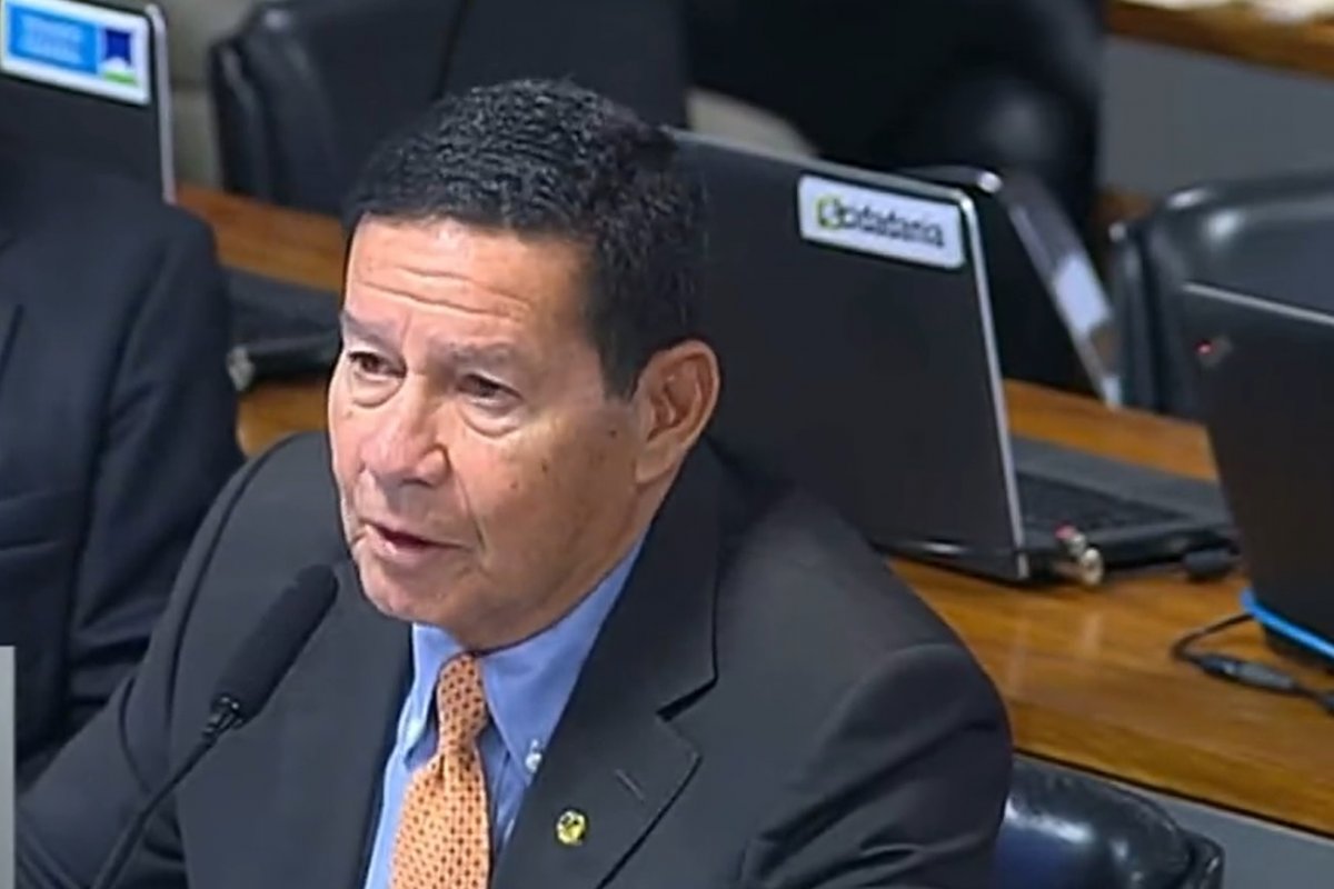 Mourão rebate críticas ao governo Bolsonaro durante comissão 