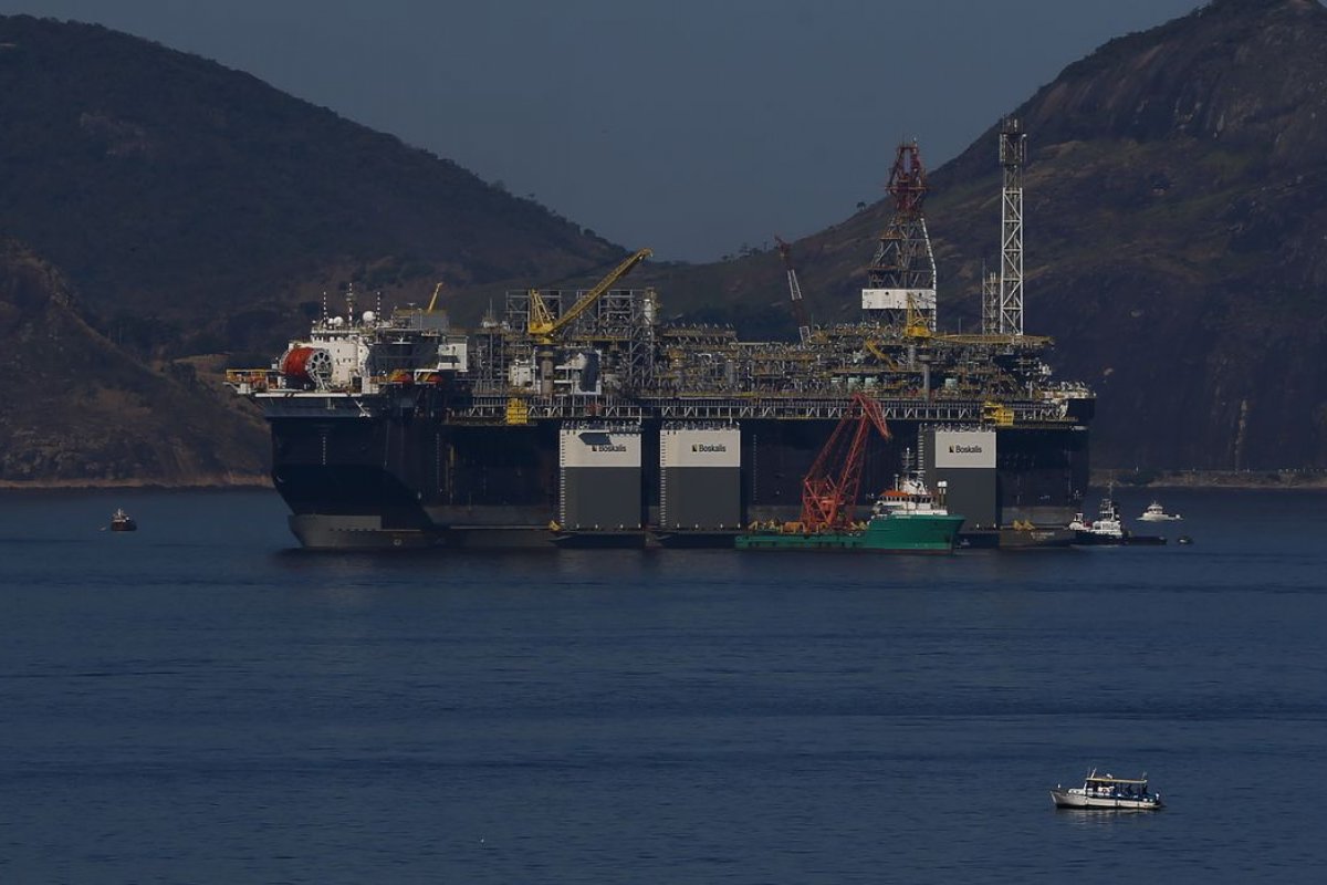 Produção de petróleo cai no Brasil, aponta relatório da Opep