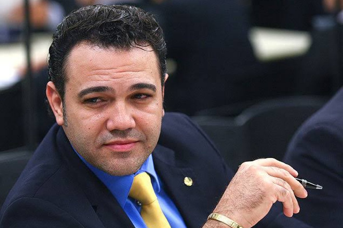 Marco Feliciano é expulso do Podemos por apoiar Bolsonaro