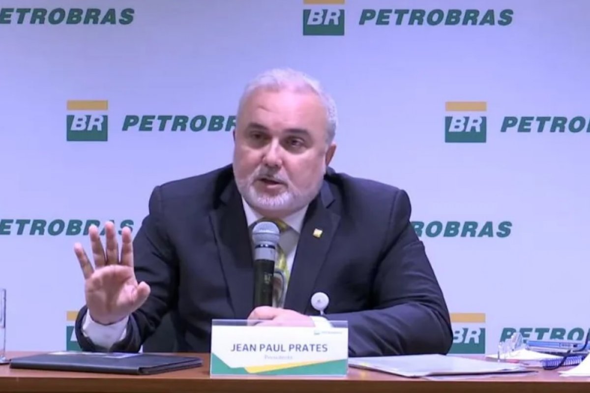Presidente da Petrobras não descarta aumento no preço de combustíveis 