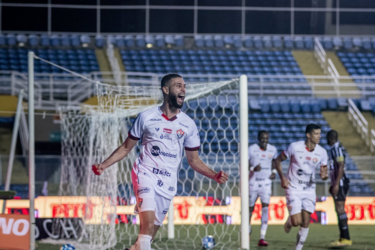 Vitória celebra 124 anos com 100% de aproveitamento no Brasileirão