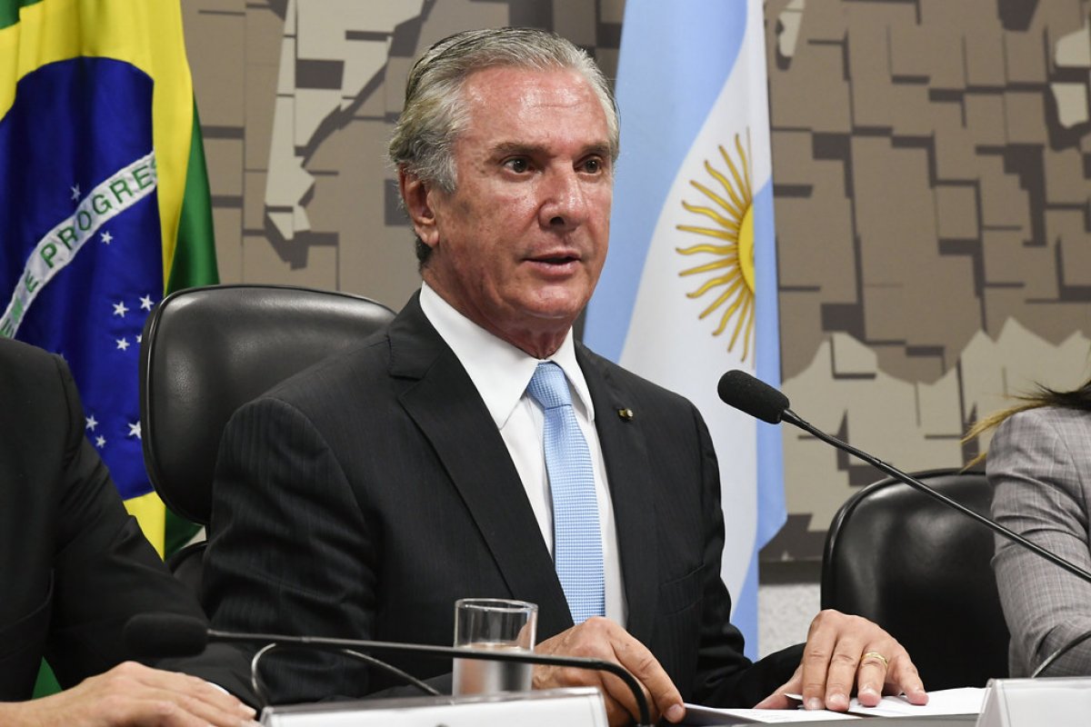 Julgamento de Collor é suspenso pelo STF 