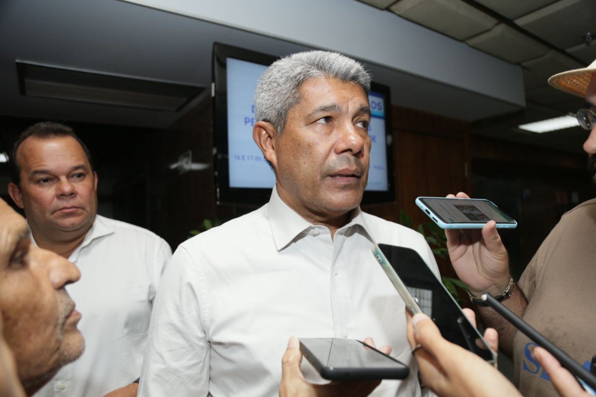 "Estou garantindo que nos quatro anos eu posso pagar", diz Jerônimo sobre reajuste de servidores