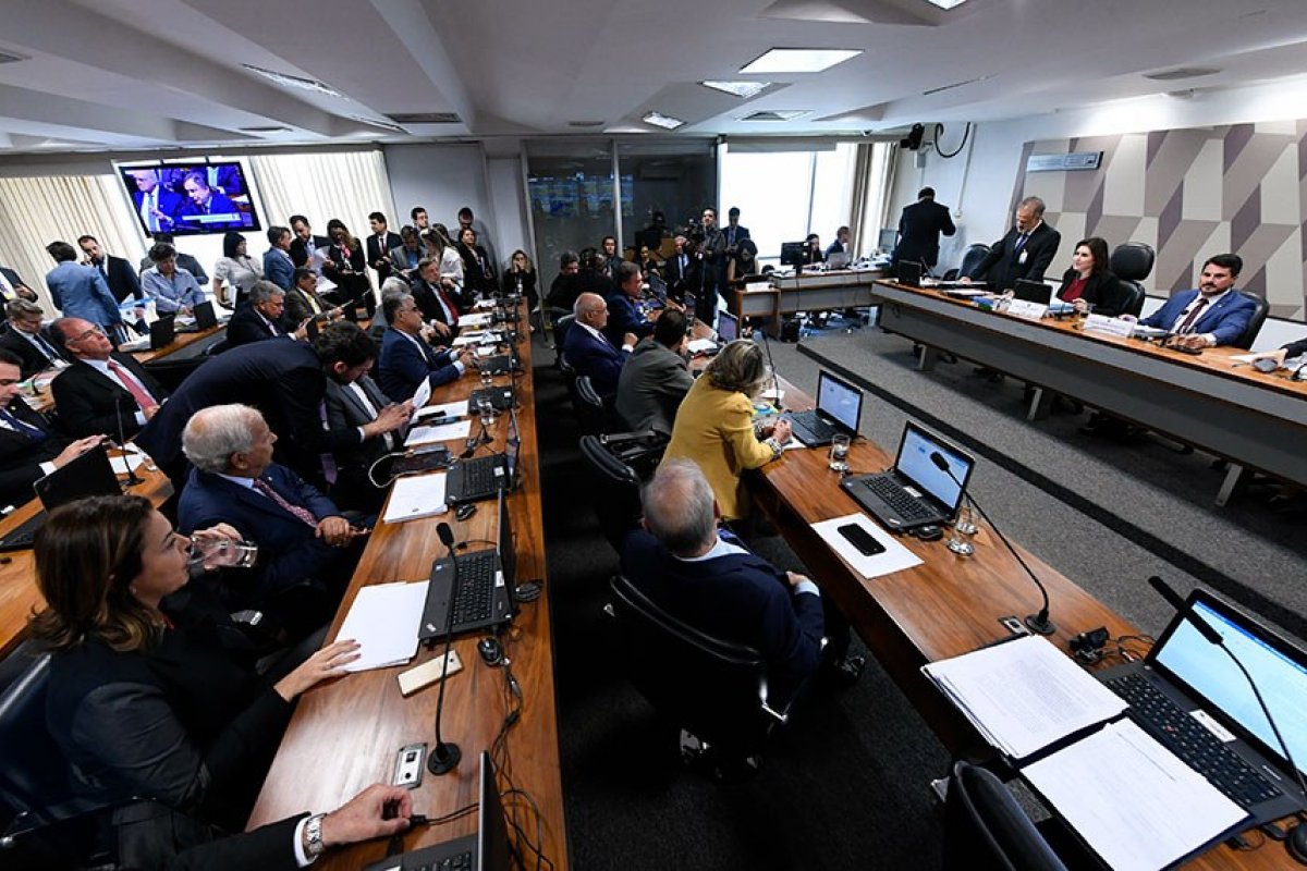 Pacote anticrime é aprovado pela CCJ do Senado e vai a Plenário