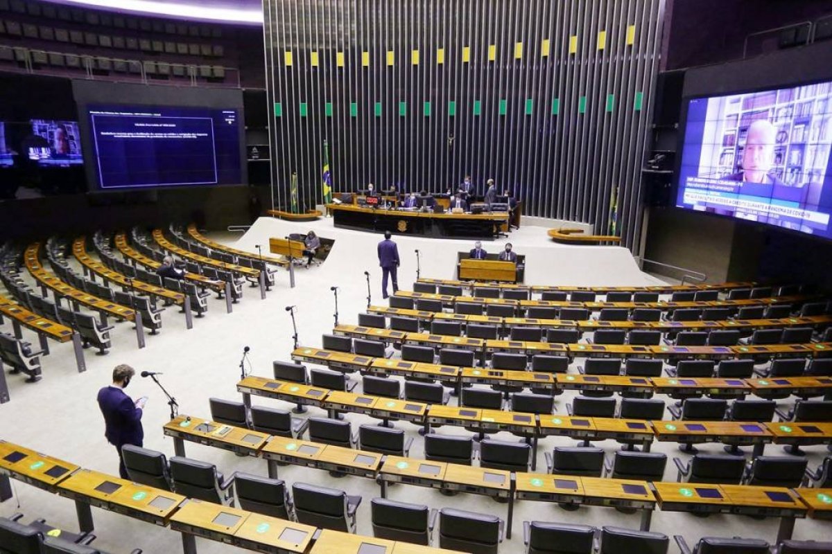 Anistia a partidos é inconstitucional e "pisa" na democracia, diz instituto