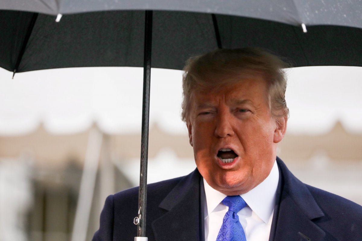 Democratas apresentam acusações de abuso de poder e obstrução contra Trump