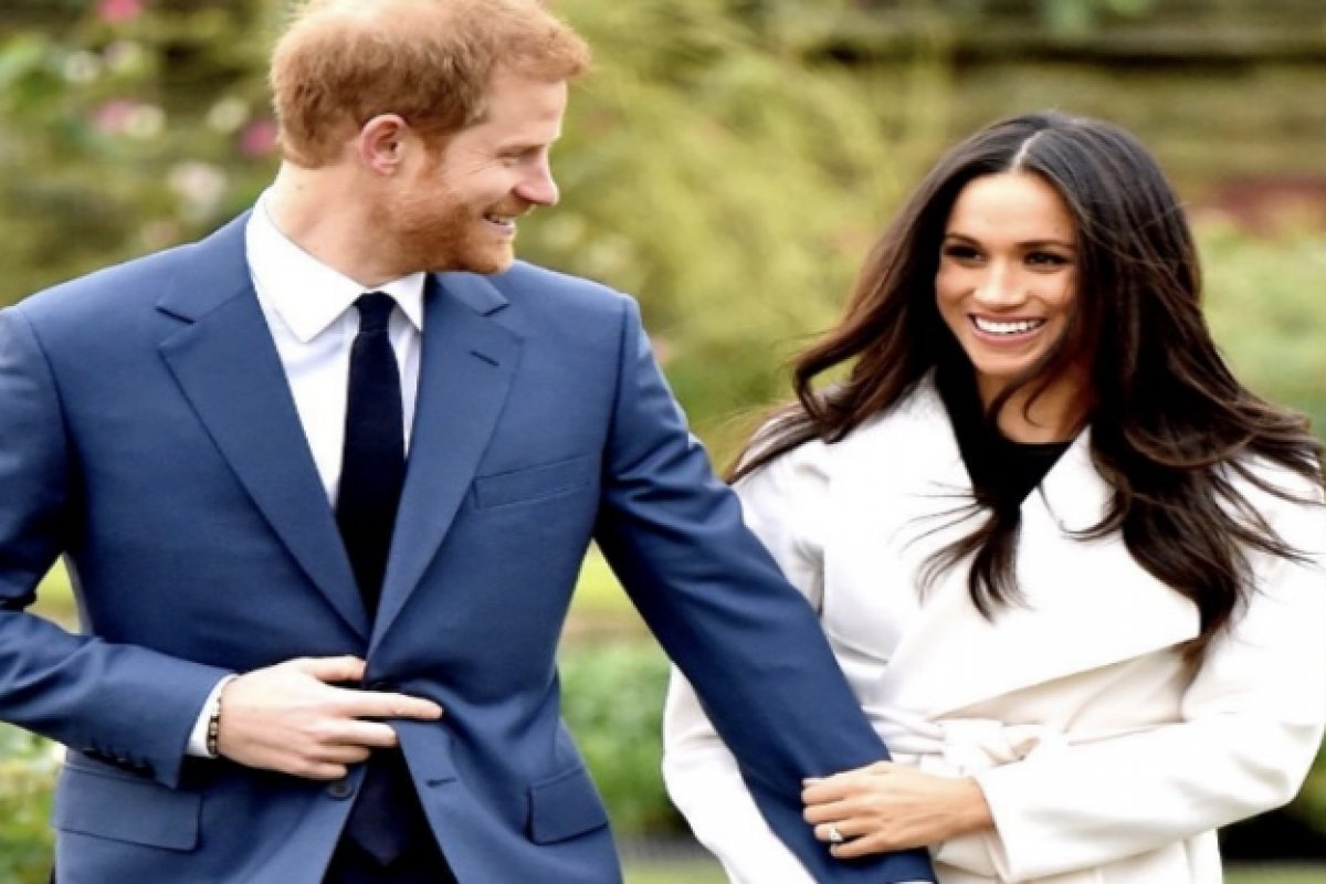 Palácio de Buckingham se recusa a falar sobre perseguição de paparazzi contra Harry e Meghan