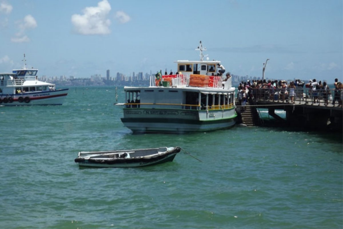 Usuários da travessia Salvador-Mar Grande contam com seis embarcações nesta quinta-feira (18)