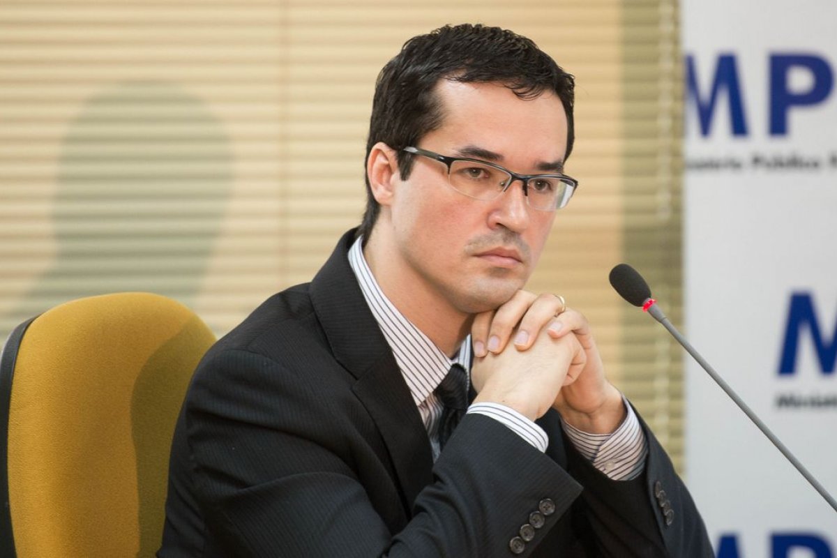 Deltan Dallagnol realiza carreata em Curitiba em protesto contra sua cassação