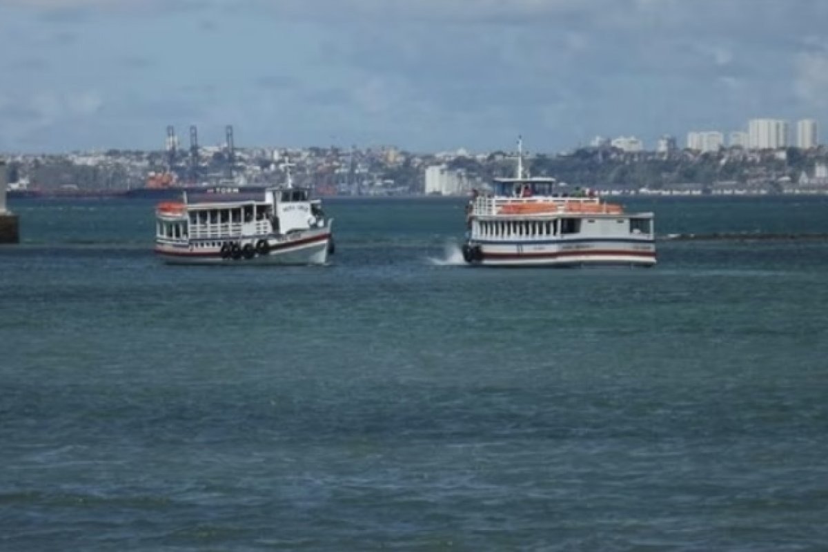 Travessia Salvador-Mar Grande permanece com as operações suspensas neste sábado (20) devido ao mau tempo