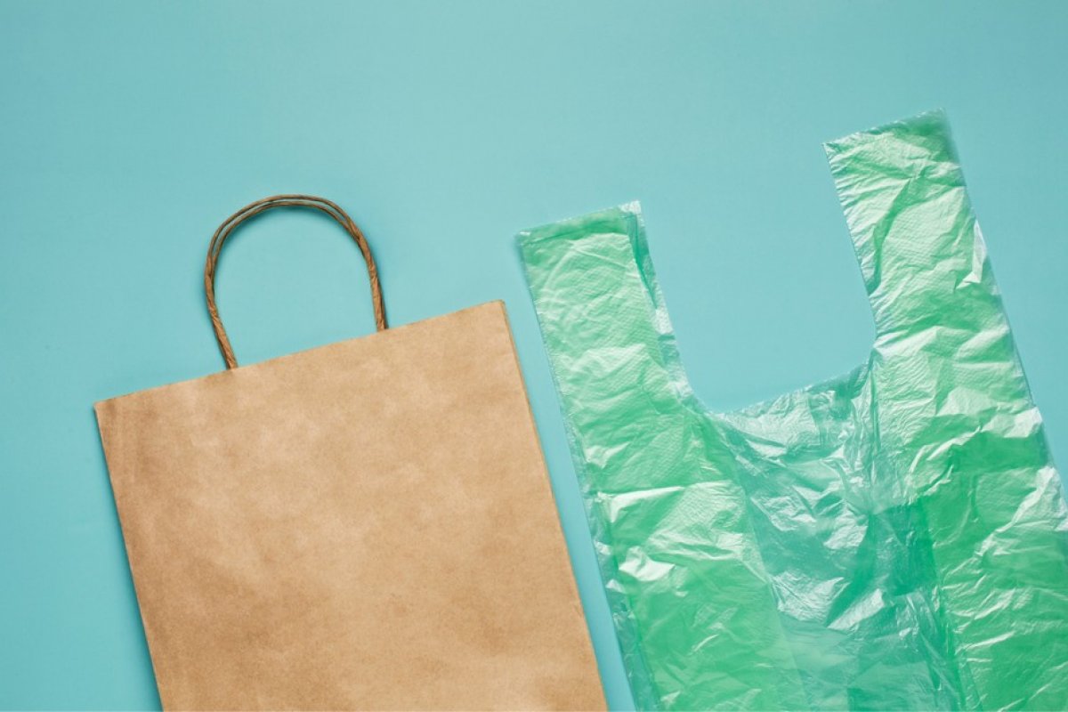 Salvador proíbe distribuição de sacos plásticos não recicláveis em estabelecimentos comerciais
