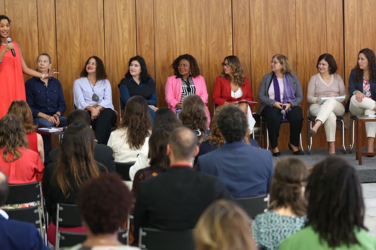 Participação de mulheres em cargos públicos de alta liderança aumenta de 29% para 34% em quatro meses